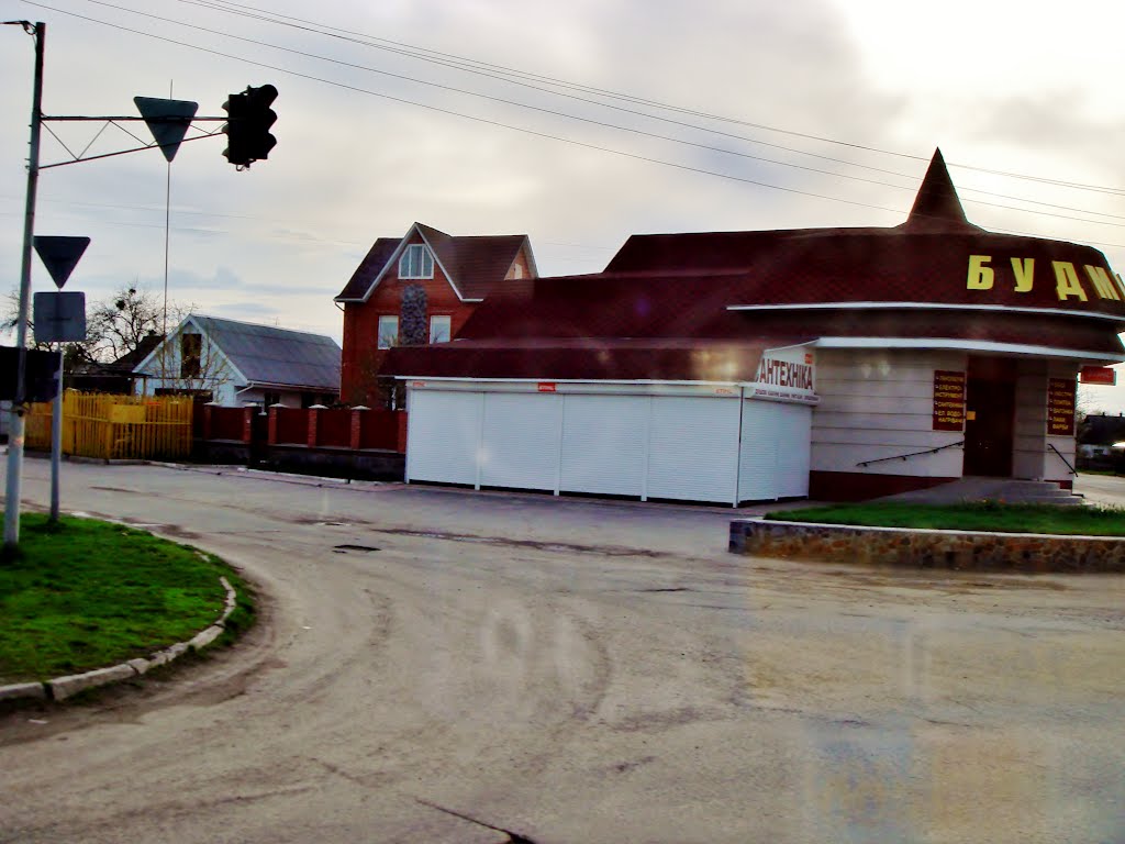 23.04.2012 18:03  Дорога Р04. Магазин "Будматериалы" в пгт Лысянка.