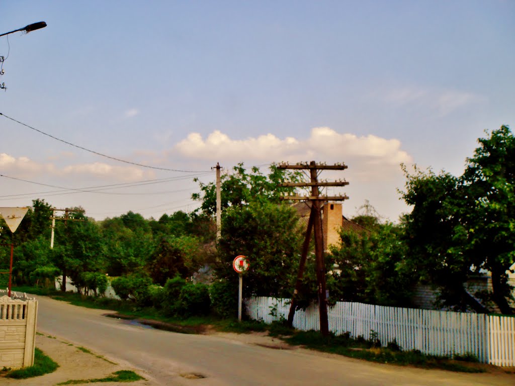 10.06.2012 18:11  Дорога Р-04. пгт Лысянка. Вид с улицы Котовского.