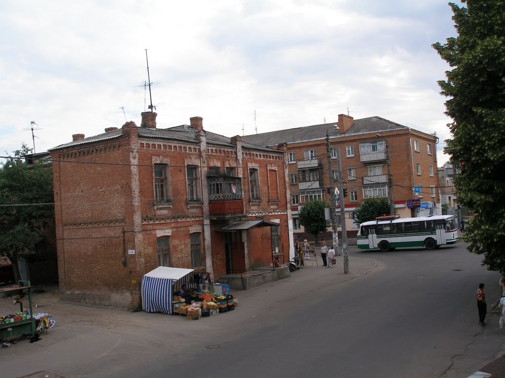 Угол ул. Ленина и ул. Парижской Коммуны