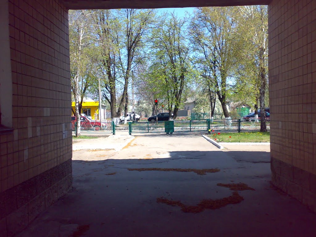 Прохід під школою №2