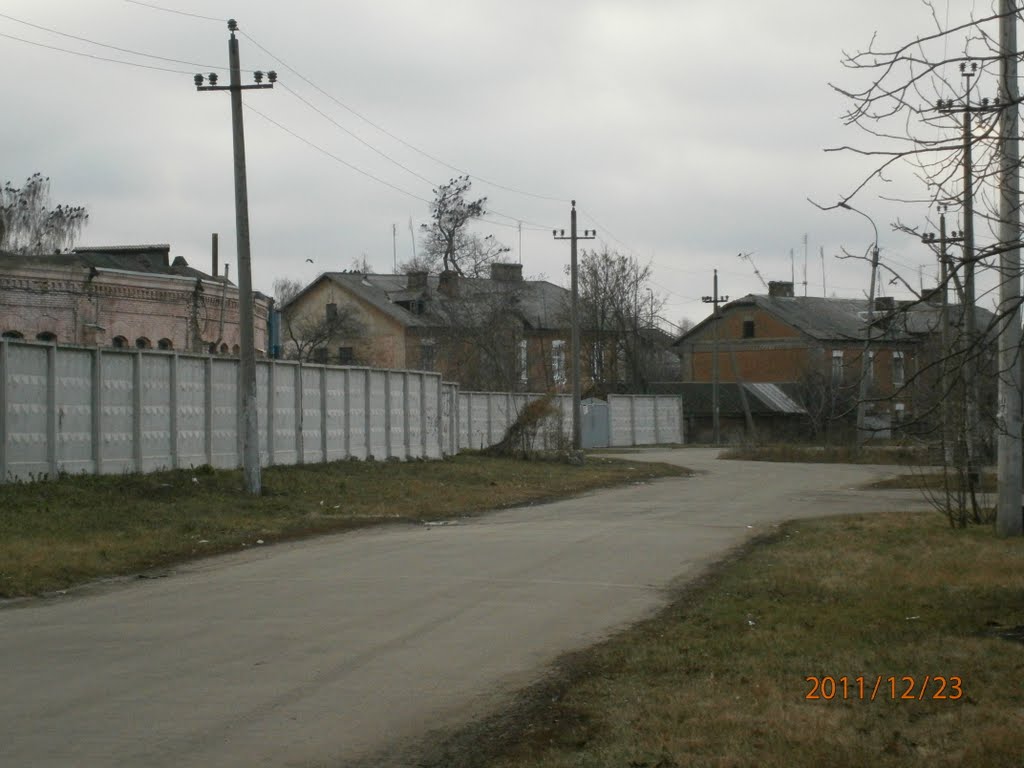 Стара будівля локомотивного депо Христинівка і вулиця Ватутіна