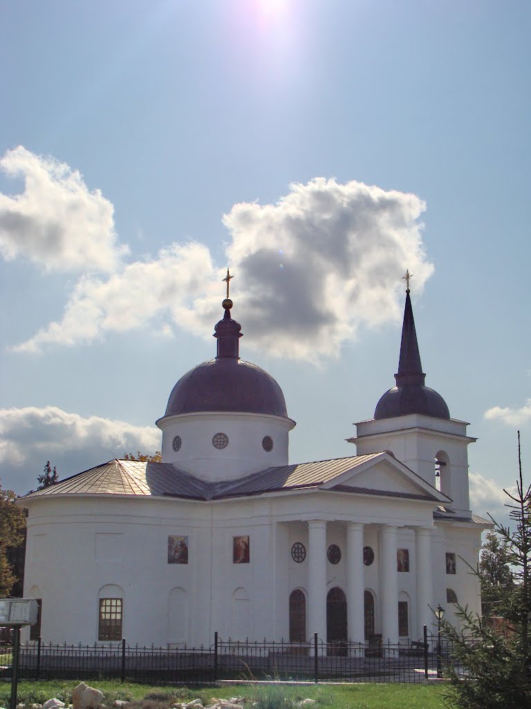 Батурин. Воскресенская церковь. 1803г. Такой же храм стоит в Новом Быкове.