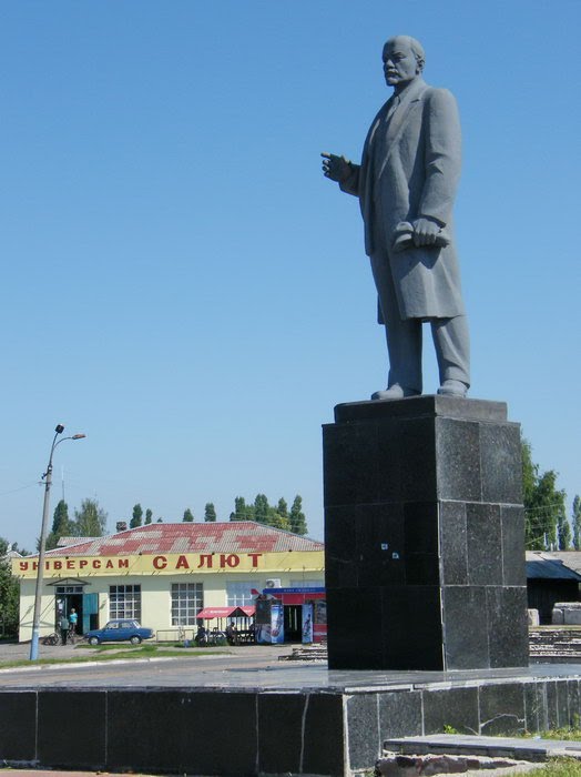 Статуя Ульянову в Бахмаче