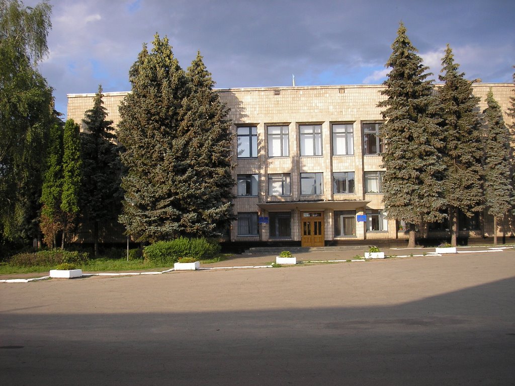 Адмінбудівля Бобровицької райдержадміністрації