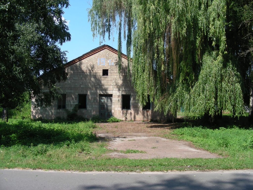 Former bath-house plundered by former village governor in 90s