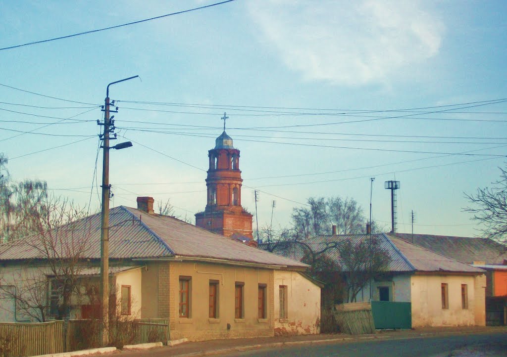 Дзвінниця Миколаївської церкви над вулицями Ічні