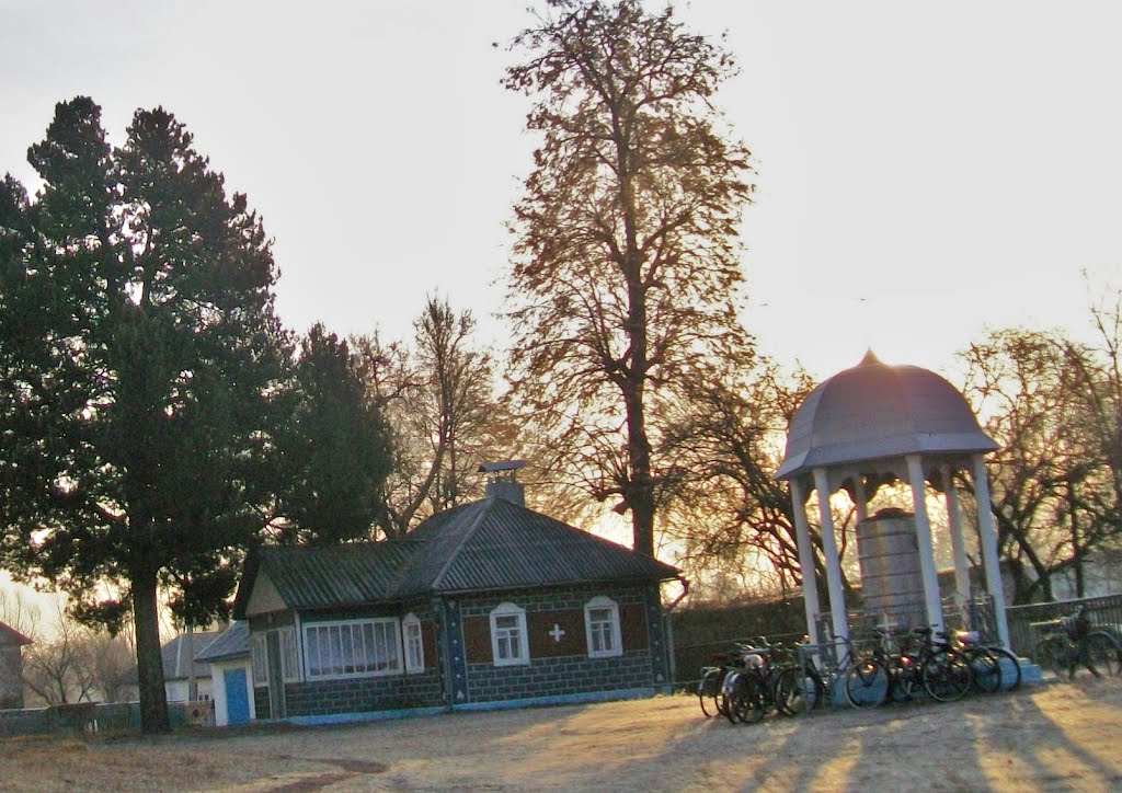У дворі Спасо-Преображенської церкви