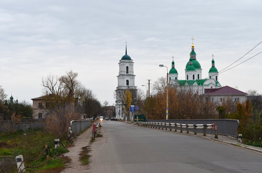 Въезд в город и собор Рождества / Entrance in a city and cathedral of Christmas