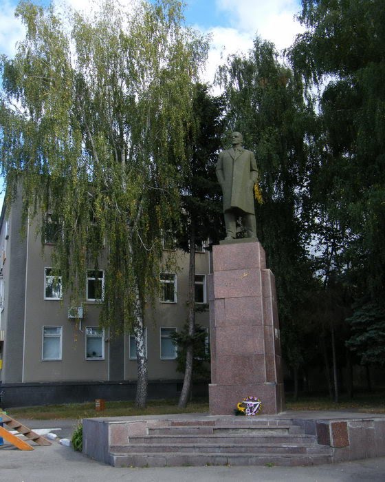 Статуя Ульянова в Мені