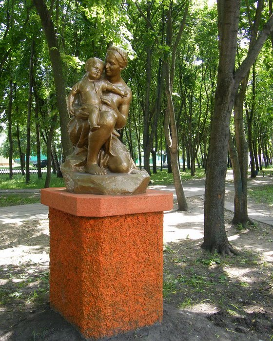 Памятник матері?