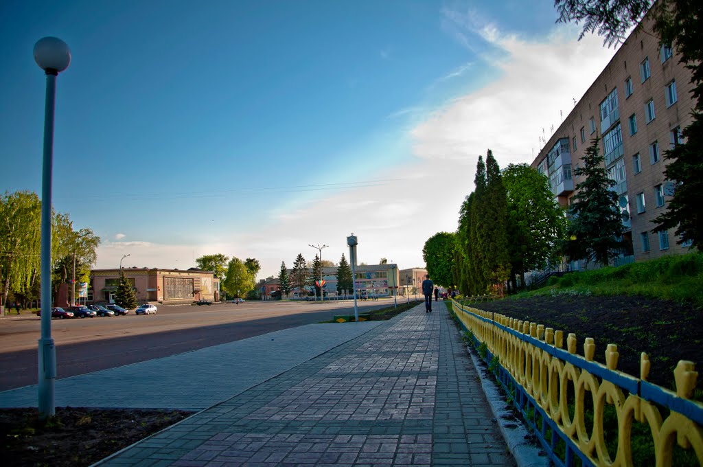 В центре Мены