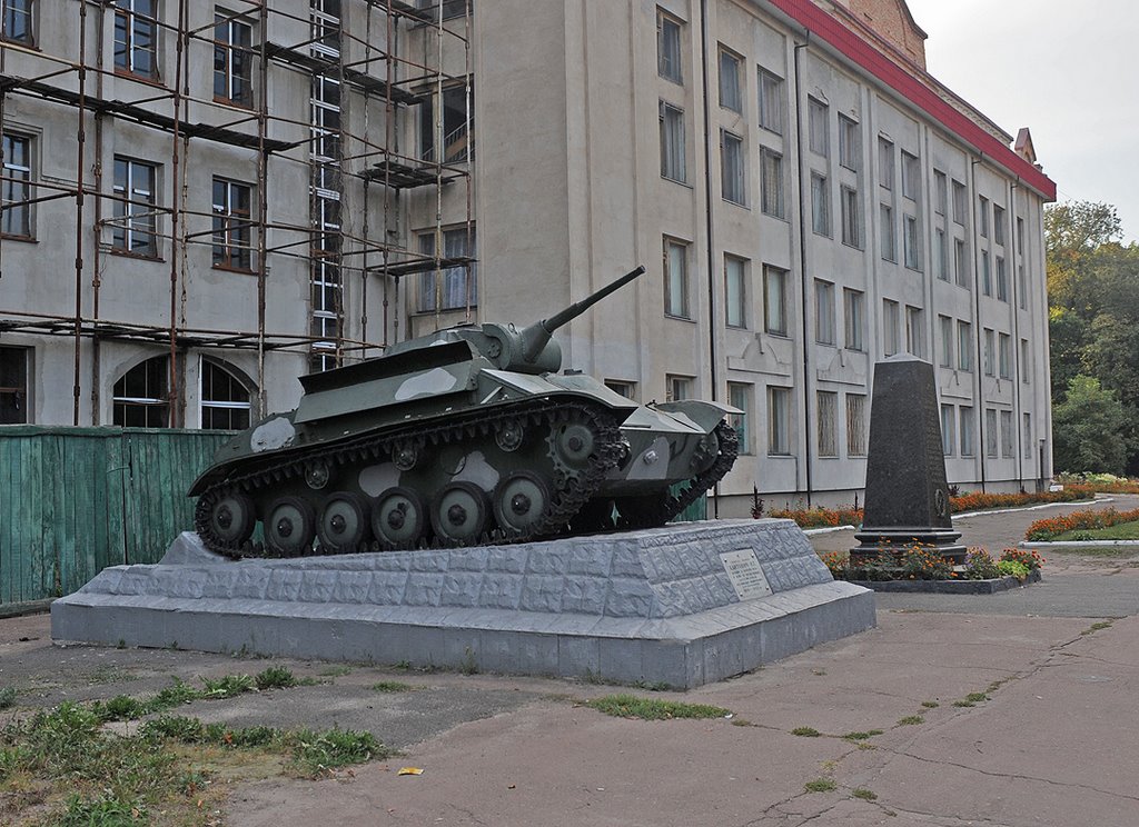 Танк(один из двух в Нежине)
