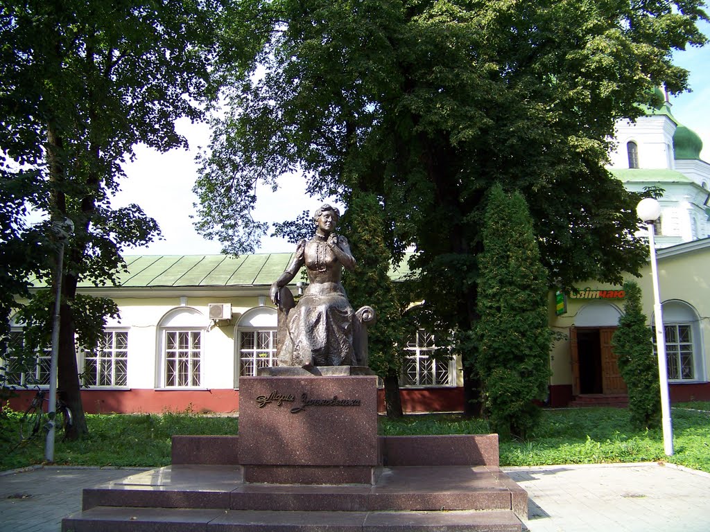 Нежин, памятник Марии Зеньковецкой
