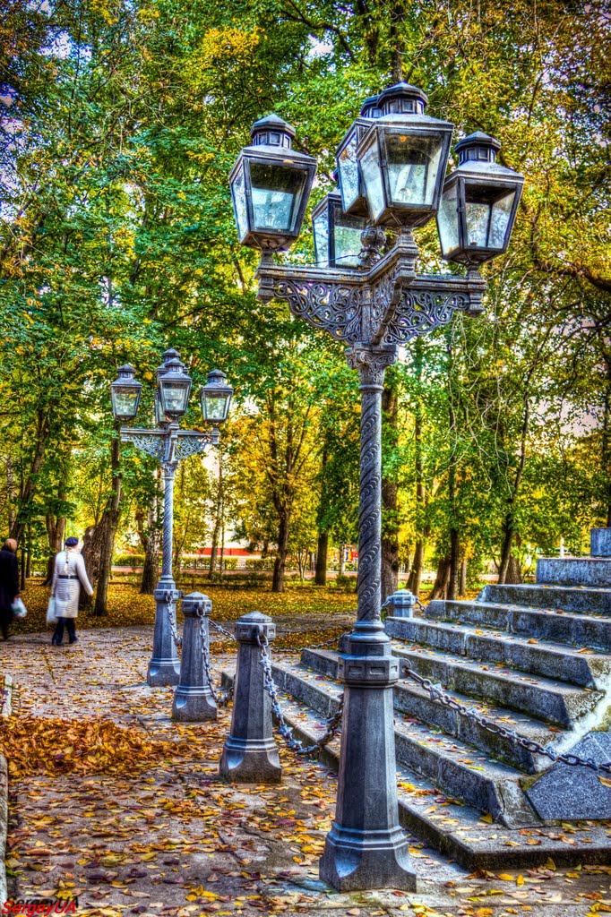 Возле памятника Н.В.Гоголю