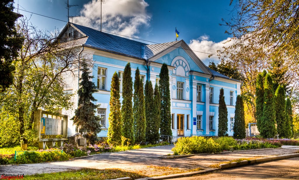 Ніжинська райдержадміністрація, вул. Батюка, 5а