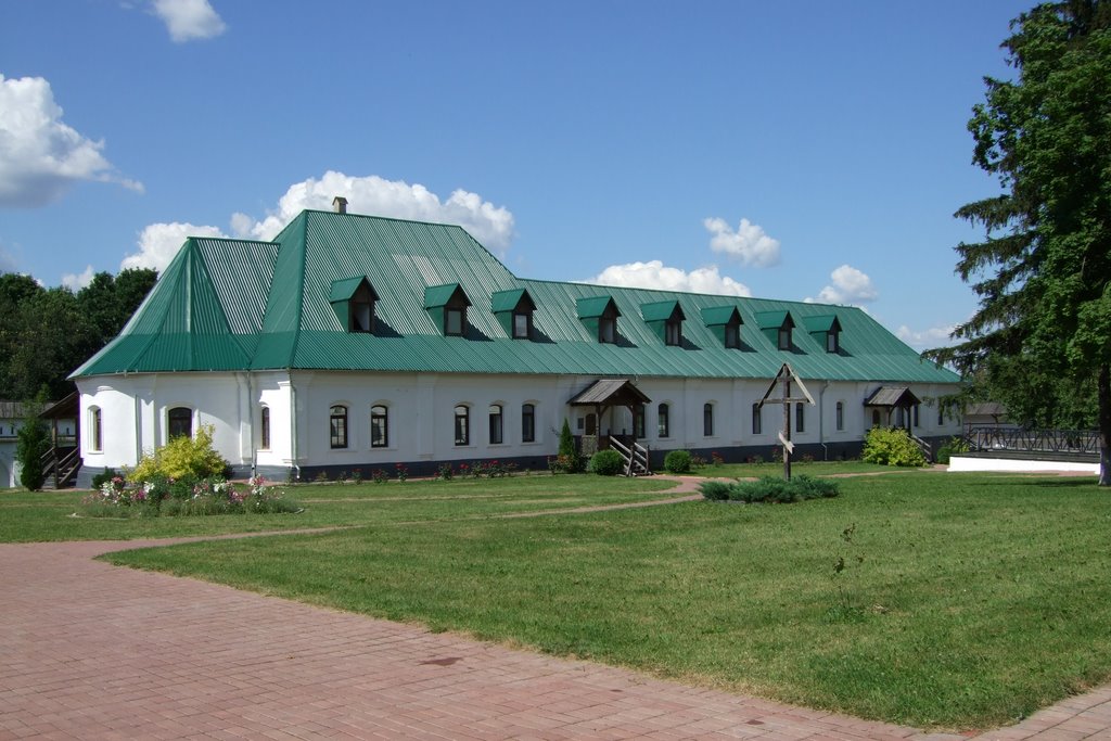 Novhorod-Siversky   Saviours Transfiguration Monastery. Новгород-Сіверський. Спасо-Преображенський монастир.   «Корпус на льохах», пам’ятка архітектури XVI-XVII століть.