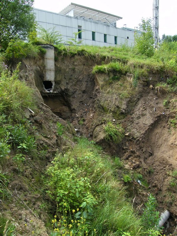 Урвище біля готелю