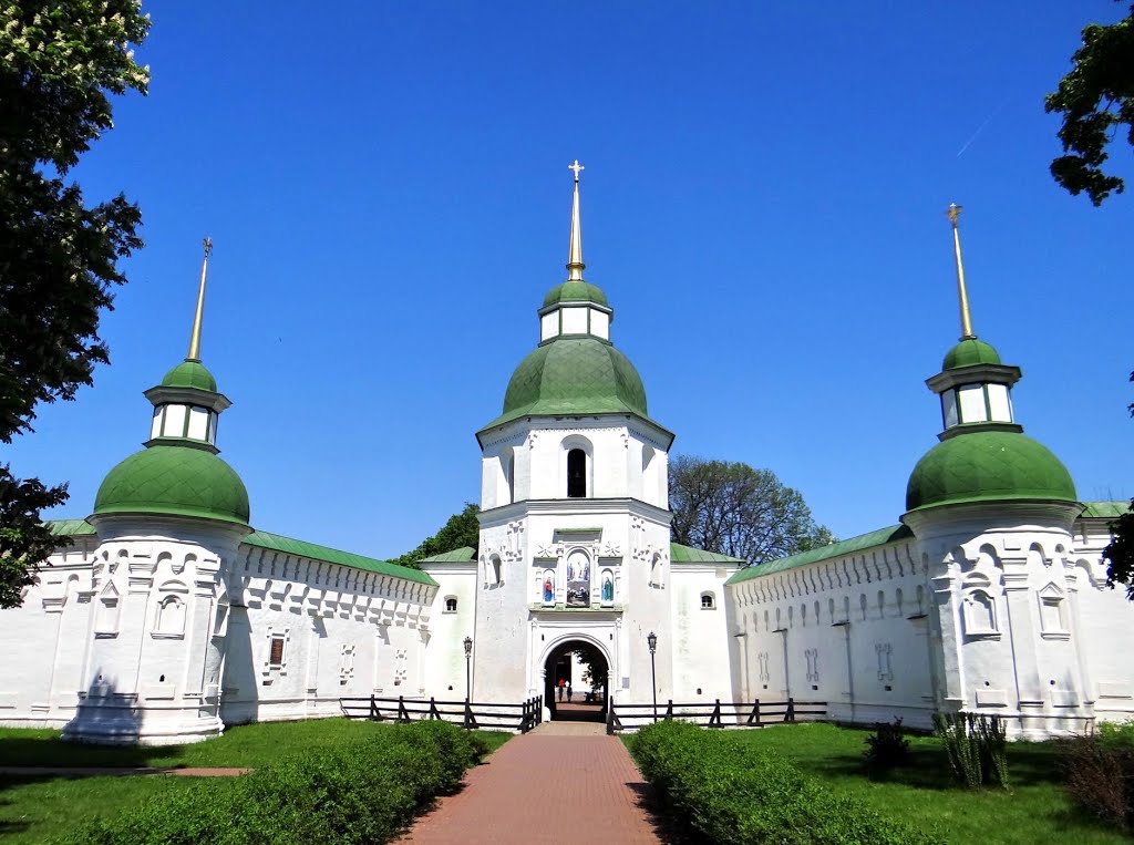 Парадний вхід Спасо-Преображенського монастиря, Entrance to monastery of the Saviours Transfiguration