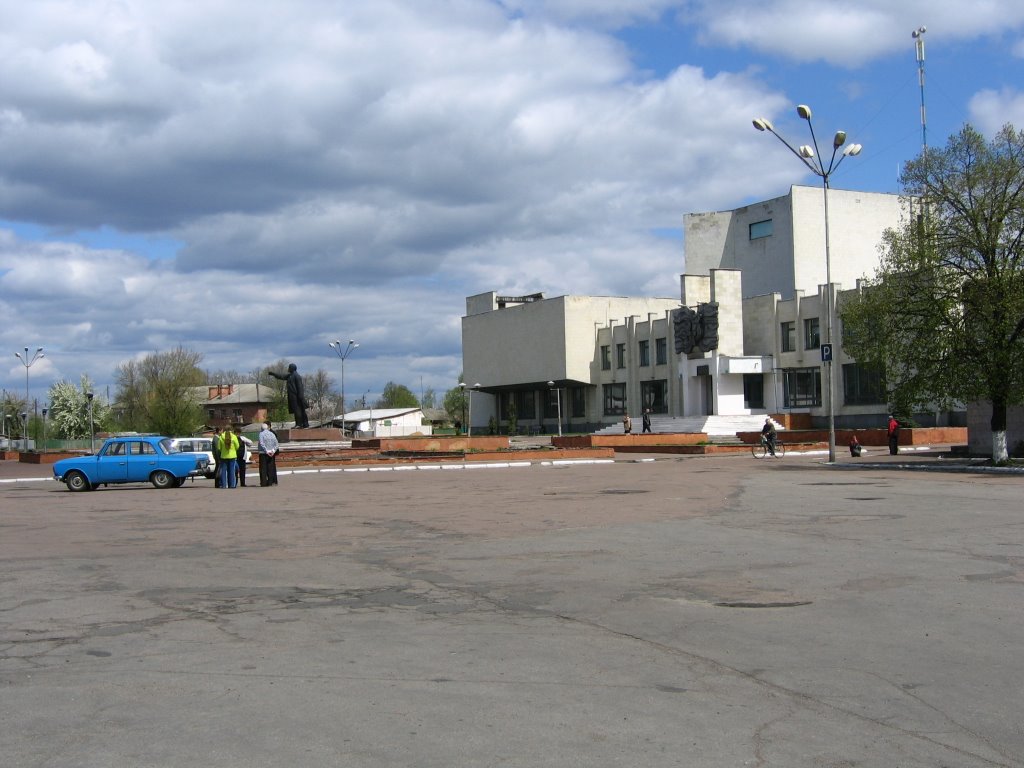 Площадь. Дом Культуры.