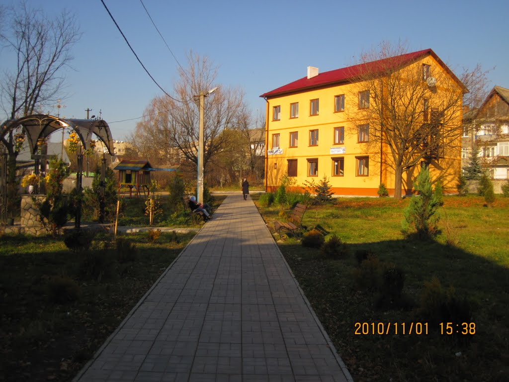 аллея к микрорайону в Сторожинце