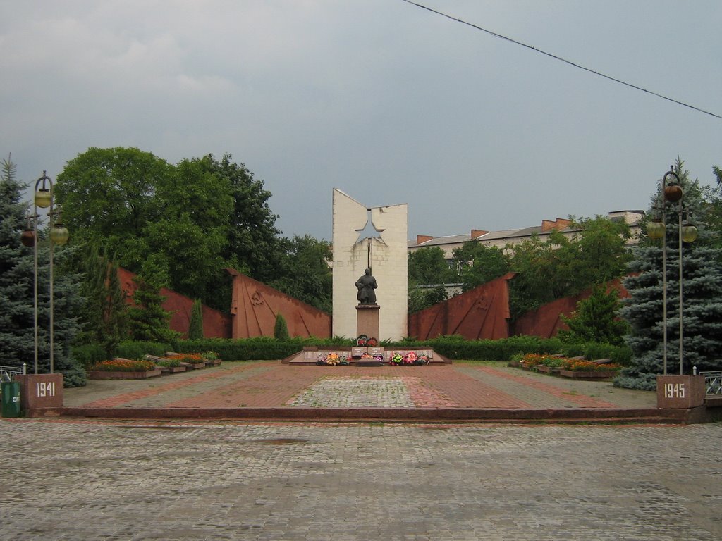 ►Меморіал загиблим у ІІ світовій війні