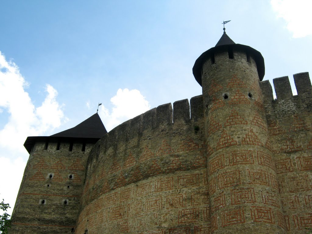 Червоні візерунки на стінах фортеці, над значенням яких і досі сперечаються вчені