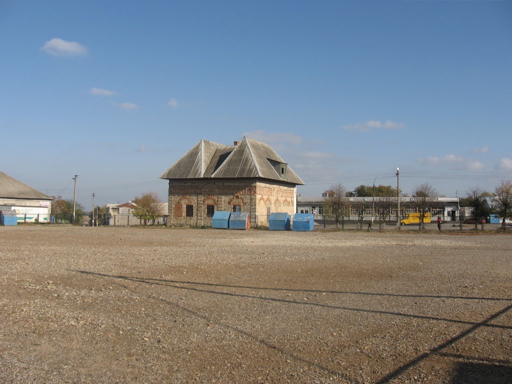 будинок митниці (17-18 ст.) ♦ old customs building