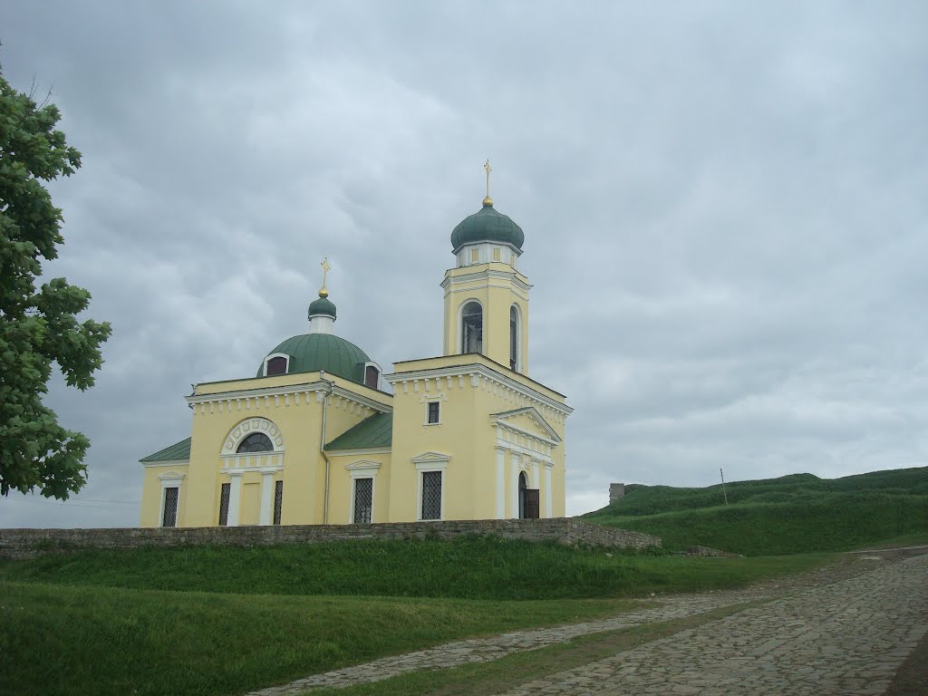 Церковь возле крепости