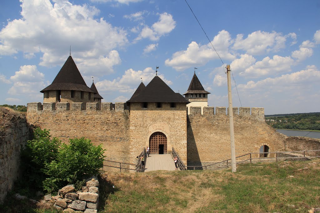 Хотинская крепость. Въезд в замок.
