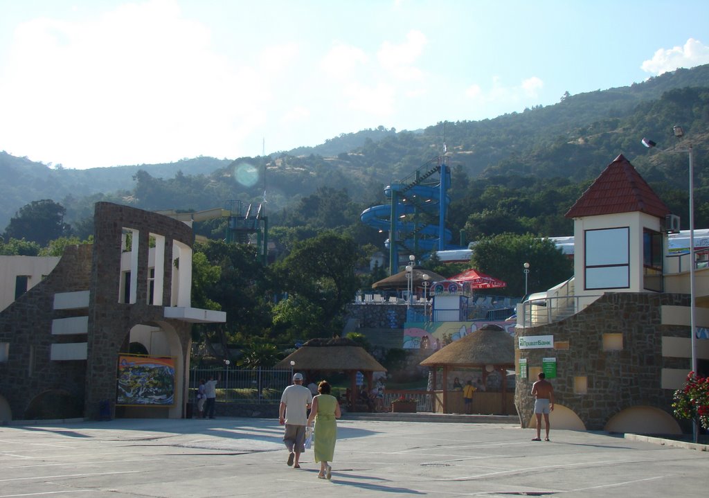 Вход в аквапарк / Entrance to the water park