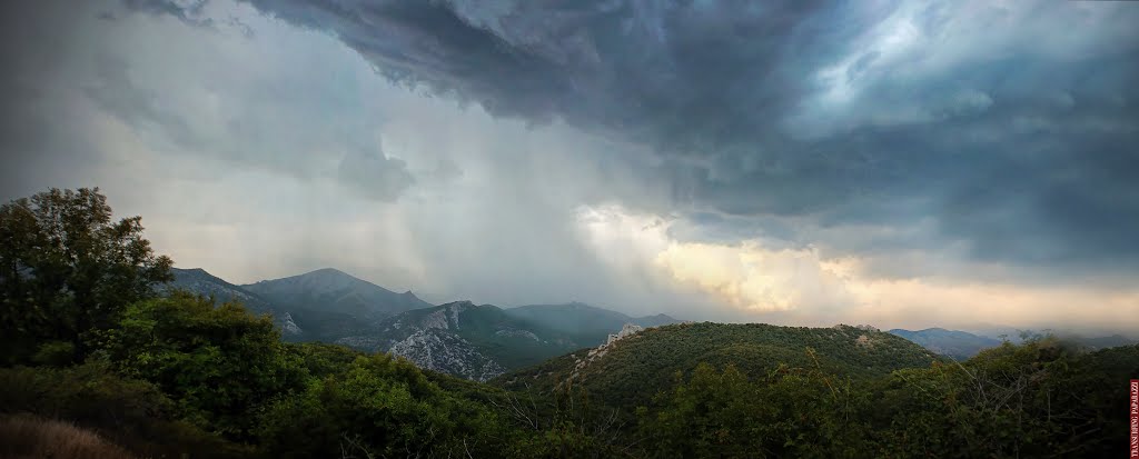 Гроза в Крымских горах