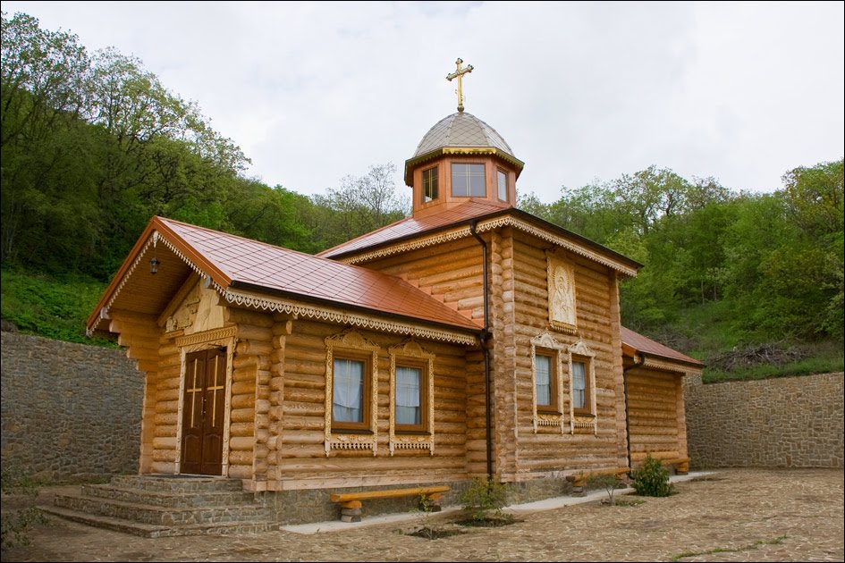 Новый храм Кизилташского монастрыя