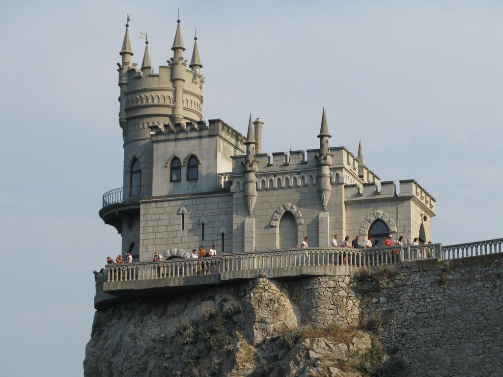 ► Castle. Swallows  Nest  /  Ласточкино гнездо.  *