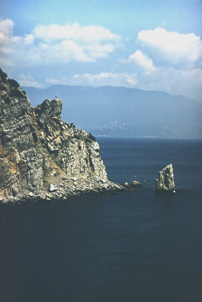 View from Lastochkino Gnezdo. Вид с Ласточкиного Гнезда.