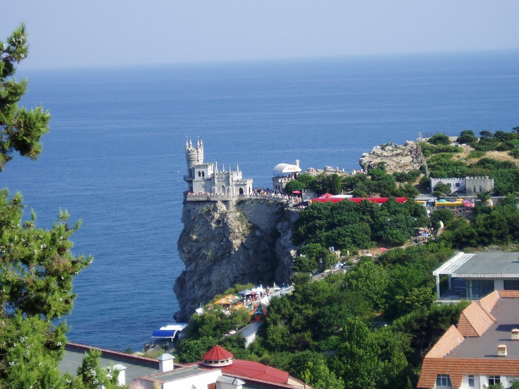 Gaspra (Crimea, Ukraine) - Swallows Nest castle / Гаспра (Крим) - Замок Ластівчине гніздо на мисі Ай-Тодор