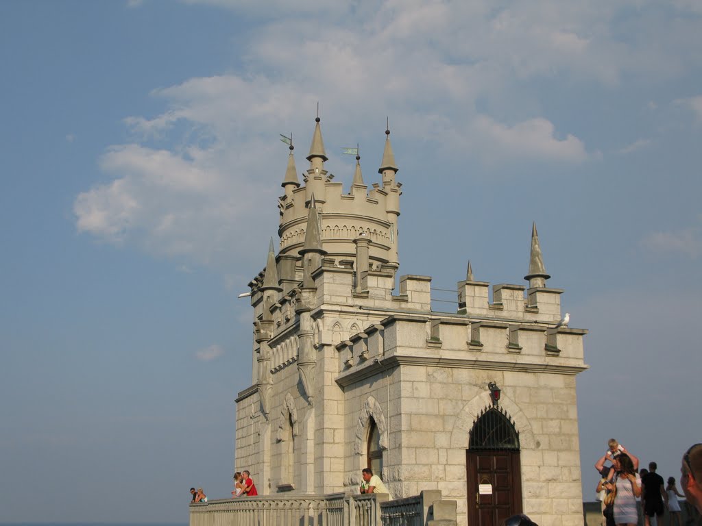 ►  Крым  - Ласточкино гнездо.  -      Swallows Nest.  *