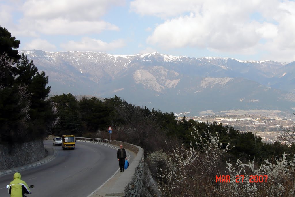 Внизу Ялта (территория временно оккупирована Россией) *At the bottom of Yalta (territory temporarily occupied by Russia)