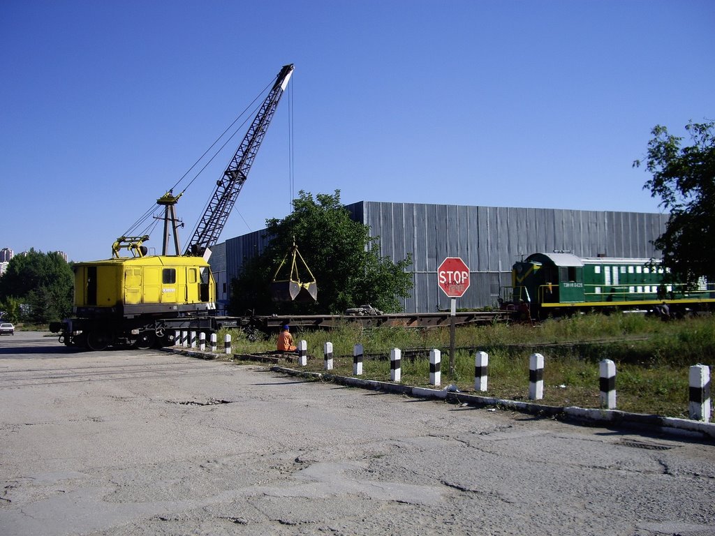 train-crane