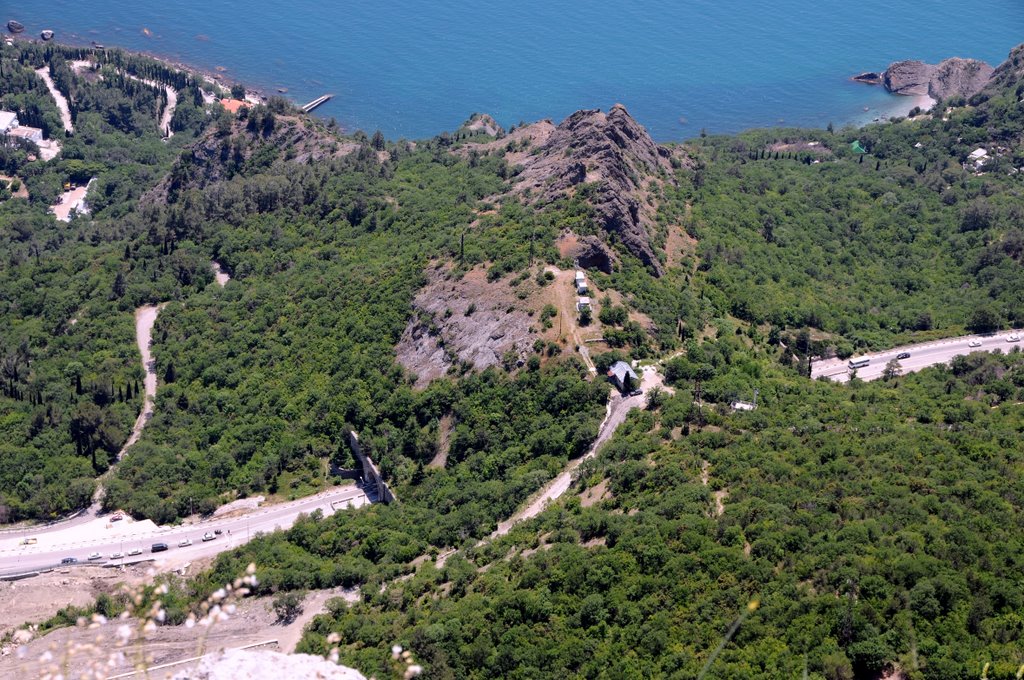 Ridge (intrusion) Ay-Urey over Melas (view from Castropol Escarp)
