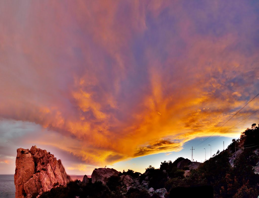 Simeiz. Crimea. She has touched the sky. Симеиз. Крым. Она коснулась неба.