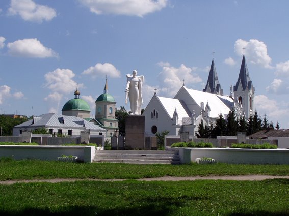Stadt Bar,Ukraine(Katol.&Rus.Ort.Kirche)
