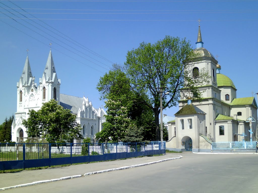 Костел Святой Анны (1811), церковь Успения Пресвятой Богородицы (1757).