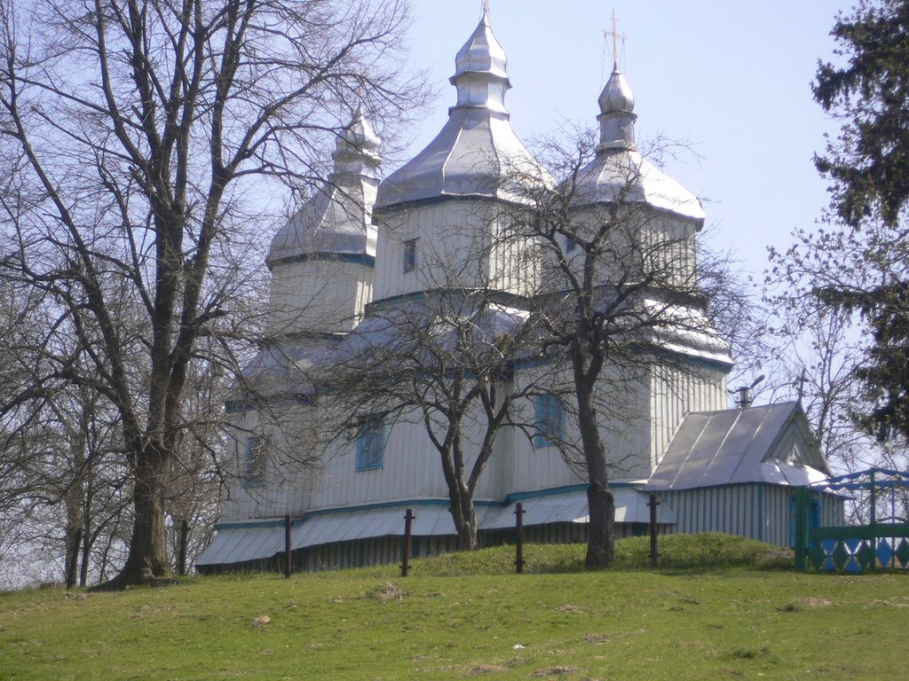 церковь  18  века  в п.г.т.Вороновица.