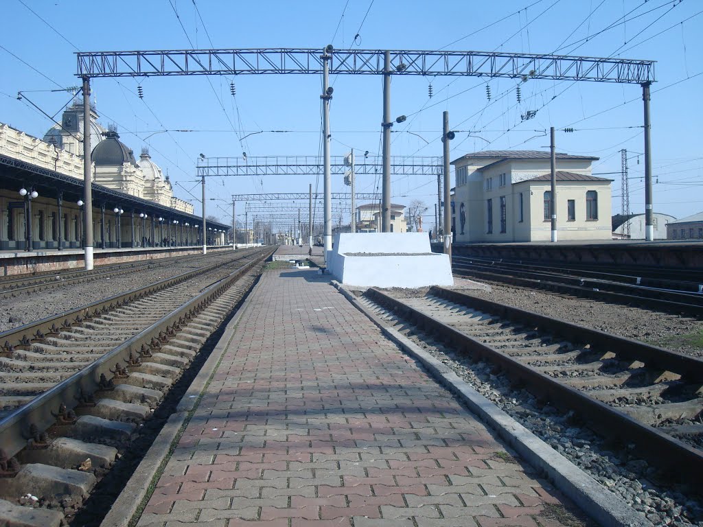 Станция Жмеринка. 2 и 3  платформа. Вид в сторону Котовска