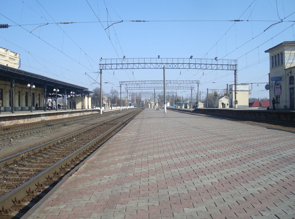 Станция Жмеринка. 2 и 3  платформа. Вид в сторону Котовска