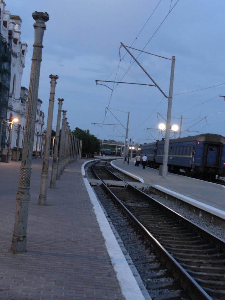 Біля вокзалу... - Near the train station ...