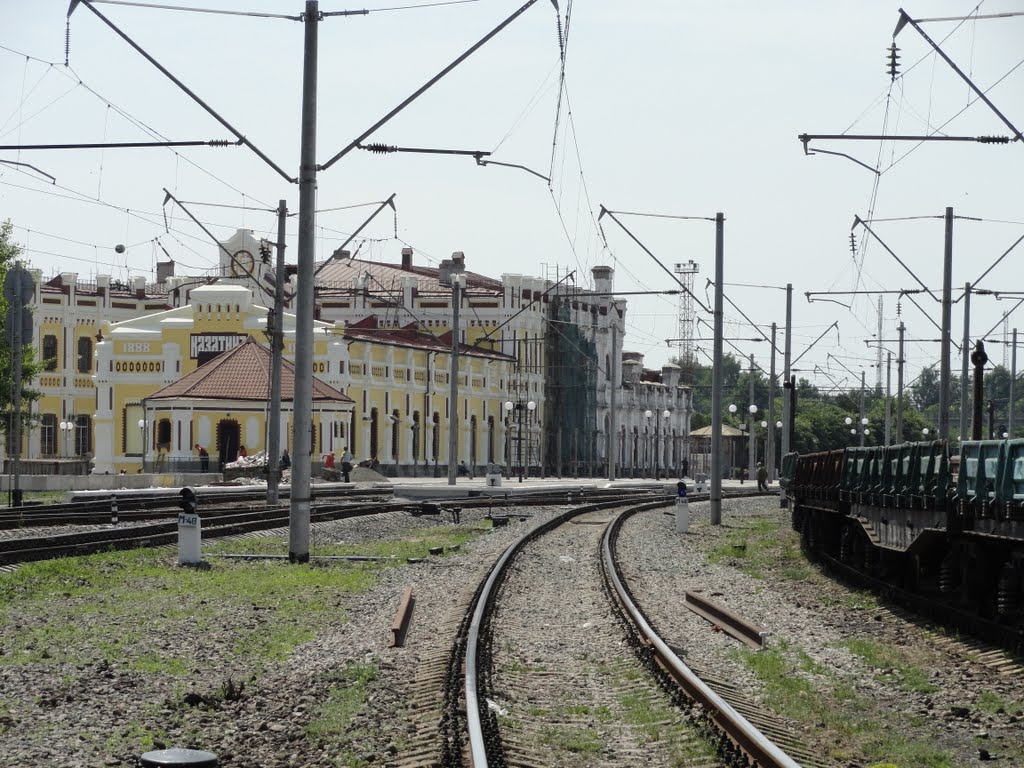 На роздоріжжі колій... - At the crossroads of tracks ...