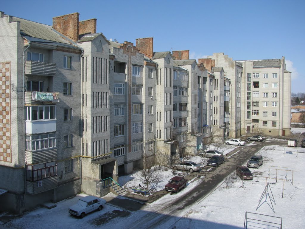 ул. Воссоединения, д. 30, единственный 6-этажный подъезд