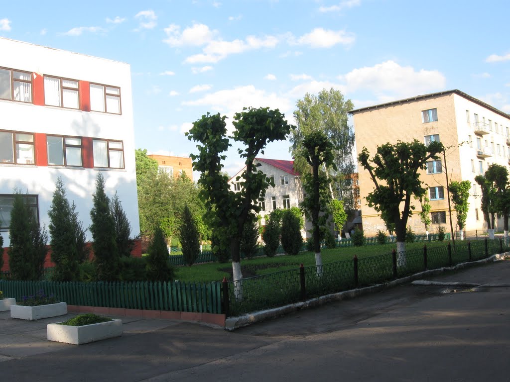 біля технікуму