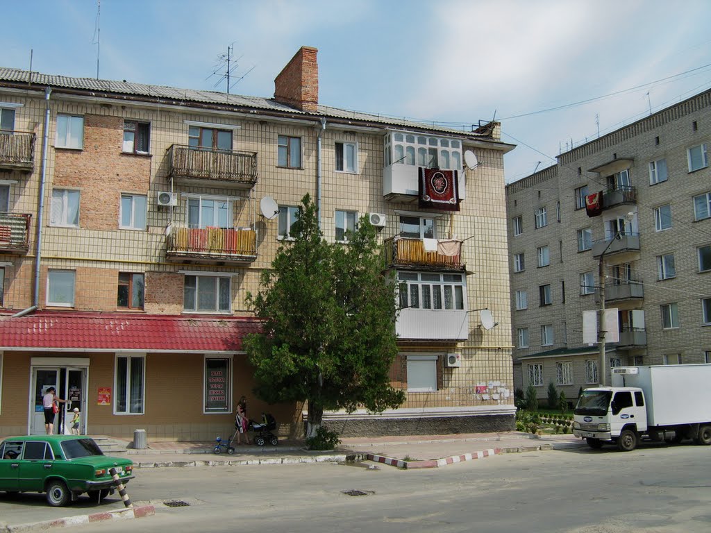 ►Будинки на площі